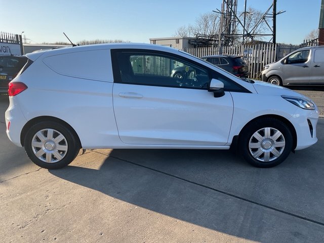 2019 FORD FIESTA VAN - Photo 3