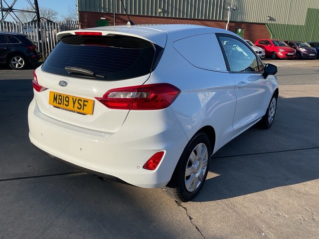 2019 FORD FIESTA VAN - Photo 4