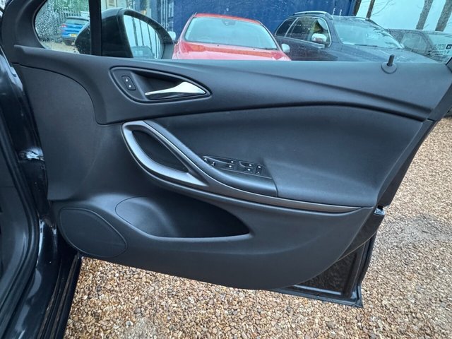 2016 VAUXHALL ASTRA 1.4i Design Hatchback 5dr Petrol Manual Euro 6 (100 ps) - Photo 12