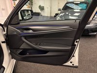 USED 2020 70 BMW 5 SERIES 2.0 520d MHT M Sport Saloon 4dr Diesel Hybrid Steptronic Euro 6 (s/s) (190 ps) UK DELIVERY FLAT FEE &pound;250 (SUBJECT TO DEAL) *OVER 100 IMAGES ON OUR WEBSITE*BESPOKE FINANCE ARRANGED*PART EXCHANGE WELCOME*ALL VEHICLES HPI CLEAR