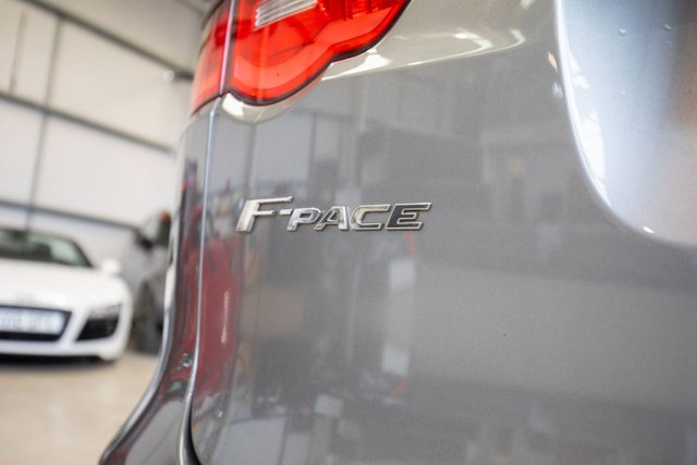 2020 Jaguar F-Pace 2L Chequered Flag 5dr - Photo 11