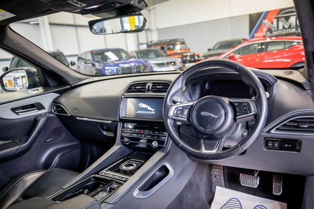 2020 Jaguar F-Pace 2L Chequered Flag 5dr - Photo 2