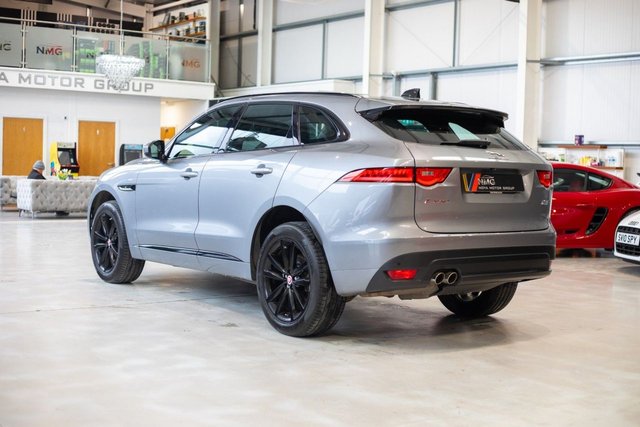 2020 Jaguar F-Pace 2L Chequered Flag 5dr - Photo 4