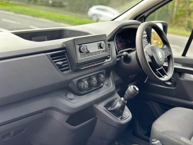 2022 RENAULT TRAFIC - Photo 4