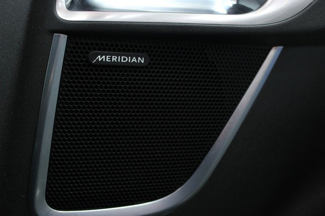 2019 JAGUAR E-PACE - Photo 9