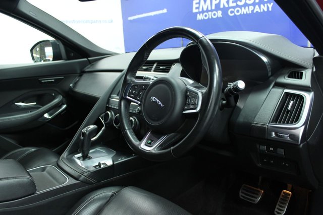 2019 JAGUAR E-PACE - Photo 6