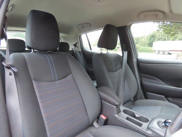 2022 NISSAN LEAF - Photo 8