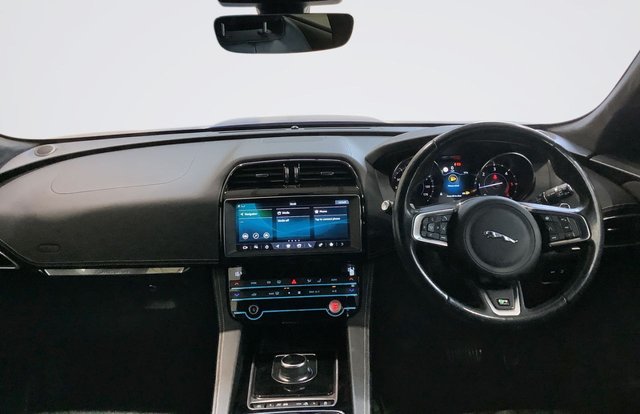 2019 Jaguar F-Pace 2L R-Sport 5dr - Photo 3