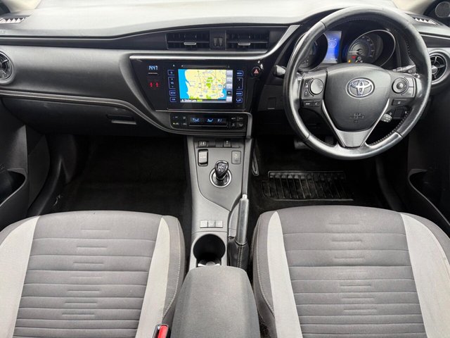 2018 TOYOTA AURIS - Photo 3