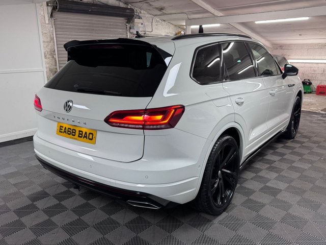 2018 VOLKSWAGEN TOUAREG 3.0 TDI V6 R-Line Tech SUV 5dr Diesel Tiptronic 4Motion Euro 6 (s/s) (286 ps) - Photo 8