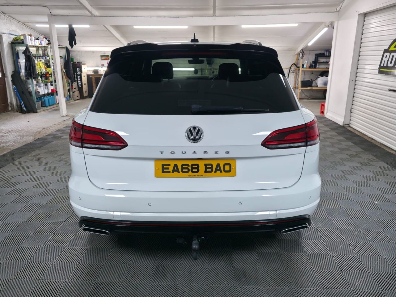 2018 VOLKSWAGEN TOUAREG 3.0 TDI V6 R-Line Tech SUV 5dr Diesel Tiptronic 4Motion Euro 6 (s/s) (286 p - vehicle photo 39 for sale on PureCar