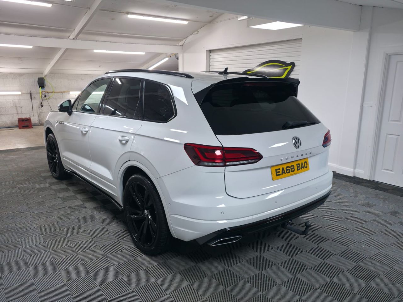 2018 VOLKSWAGEN TOUAREG 3.0 TDI V6 R-Line Tech SUV 5dr Diesel Tiptronic 4Motion Euro 6 (s/s) (286 p - vehicle photo 40 for sale on PureCar