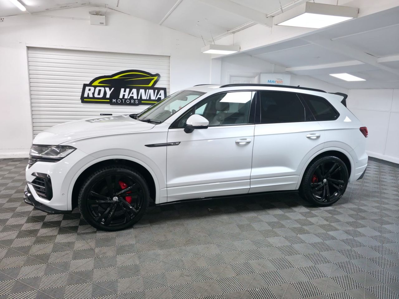 2018 VOLKSWAGEN TOUAREG 3.0 TDI V6 R-Line Tech SUV 5dr Diesel Tiptronic 4Motion Euro 6 (s/s) (286 p - vehicle photo 45 for sale on PureCar