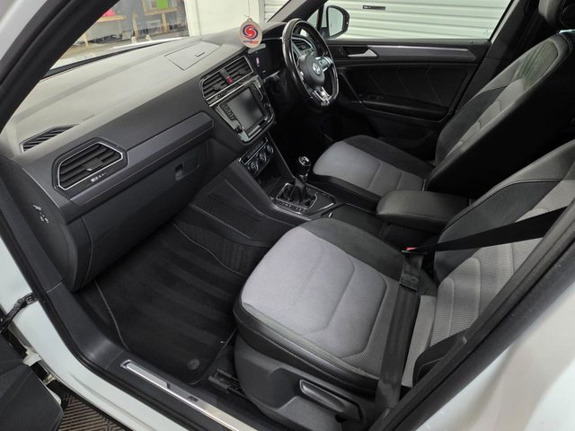 2016 VOLKSWAGEN TIGUAN 2.0 TDI BlueMotion Tech R-Line SUV 5dr Diesel Manual Euro 6 (s/s) (150 ps) - Photo 12