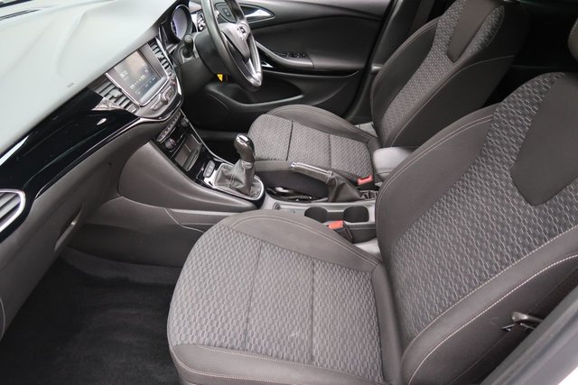 2018 VAUXHALL ASTRA 1.4i Turbo SRi Hatchback 5dr Petrol Manual Euro 6 (150 ps) - Photo 12