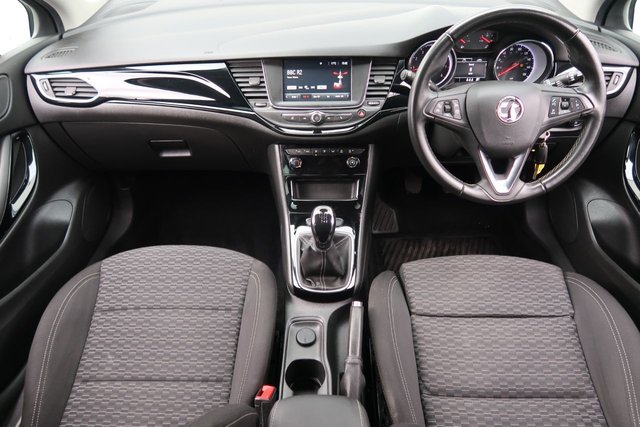 2018 VAUXHALL ASTRA 1.4i Turbo SRi Hatchback 5dr Petrol Manual Euro 6 (150 ps) - Photo 2