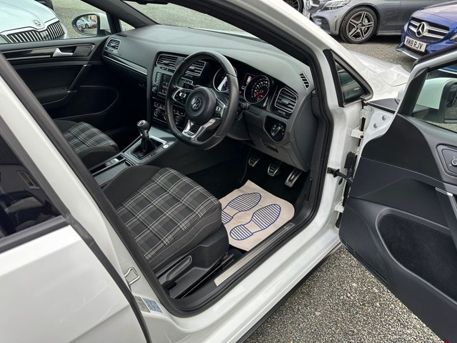 2016 VOLKSWAGEN GOLF 2.0 TDI BlueMotion Tech GTD Hatchback 5dr Diesel Manual Euro 6 (s/s) (184 ps) - Photo 9