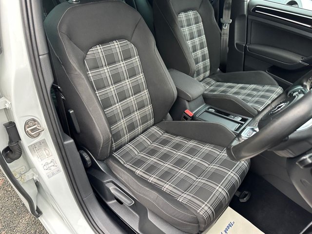 2016 VOLKSWAGEN GOLF 2.0 TDI BlueMotion Tech GTD Hatchback 5dr Diesel Manual Euro 6 (s/s) (184 ps) - Photo 11