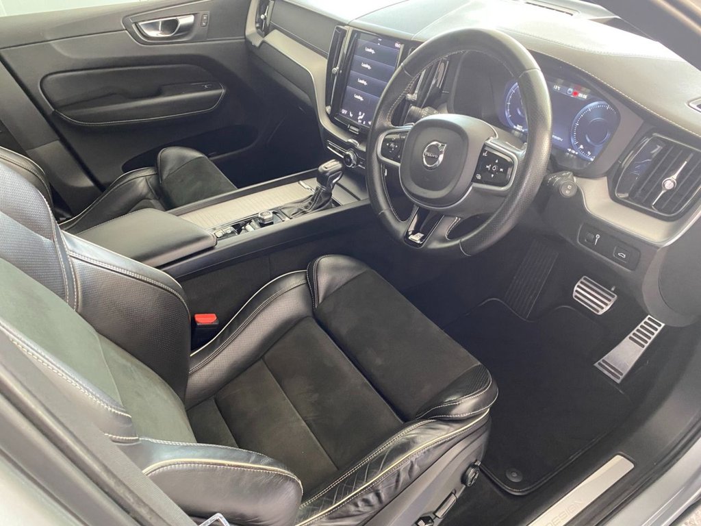USED 2019 19 VOLVO XC60 2.0 D5 PowerPulse R-Design Pro SUV 5dr Diesel Auto AWD Euro 6 (s/s) (235 ps) HEATED SEATES, NAVIGATION, DAB
