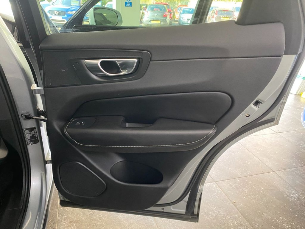 USED 2019 19 VOLVO XC60 2.0 D5 PowerPulse R-Design Pro SUV 5dr Diesel Auto AWD Euro 6 (s/s) (235 ps) HEATED SEATES, NAVIGATION, DAB