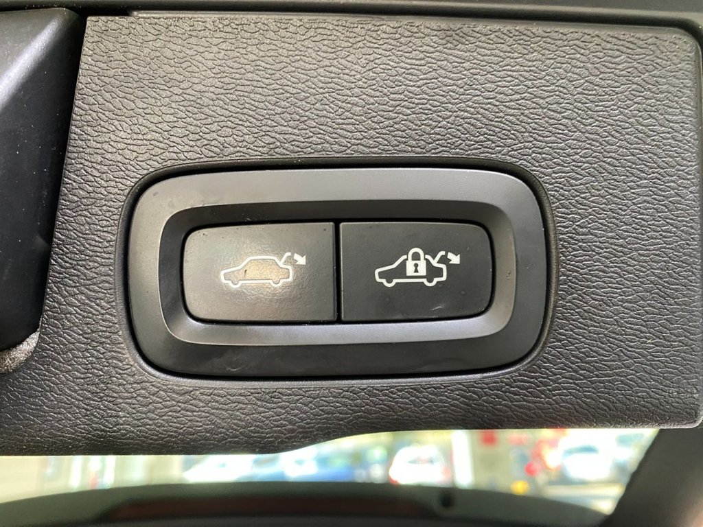 USED 2019 19 VOLVO XC60 2.0 D5 PowerPulse R-Design Pro SUV 5dr Diesel Auto AWD Euro 6 (s/s) (235 ps) HEATED SEATES, NAVIGATION, DAB