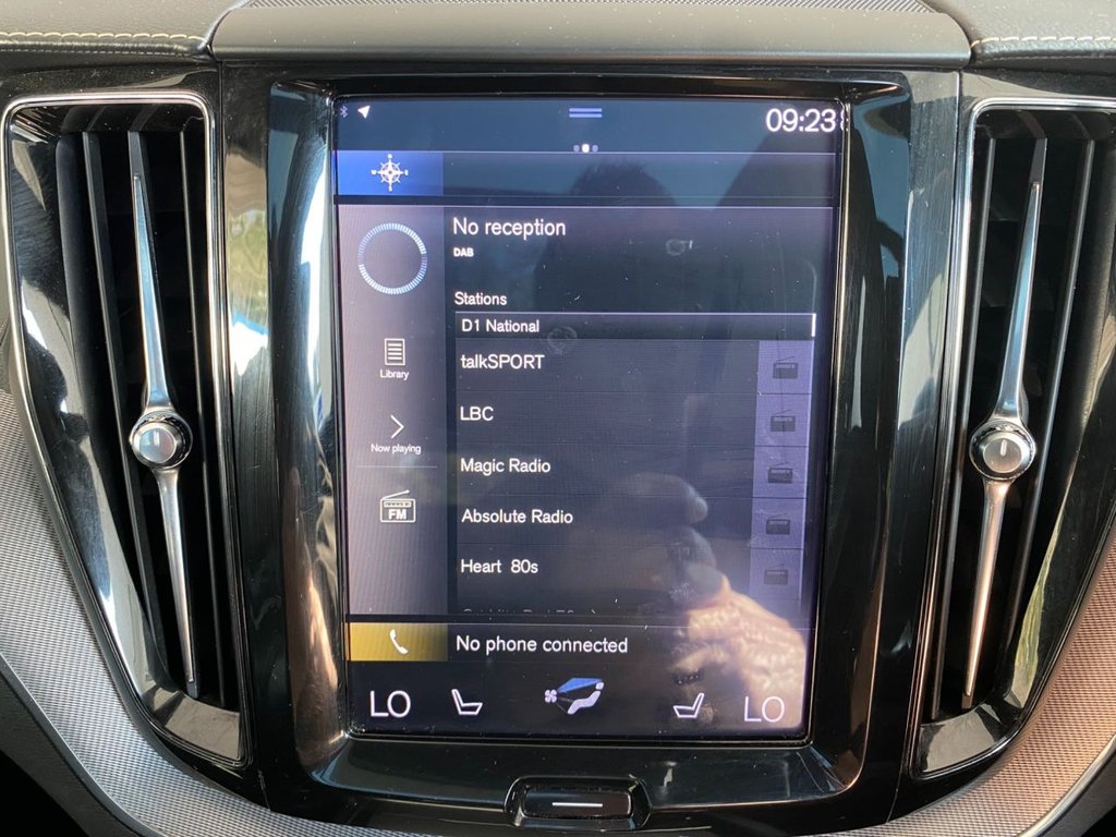 USED 2019 19 VOLVO XC60 2.0 D5 PowerPulse R-Design Pro SUV 5dr Diesel Auto AWD Euro 6 (s/s) (235 ps) HEATED SEATES, NAVIGATION, DAB