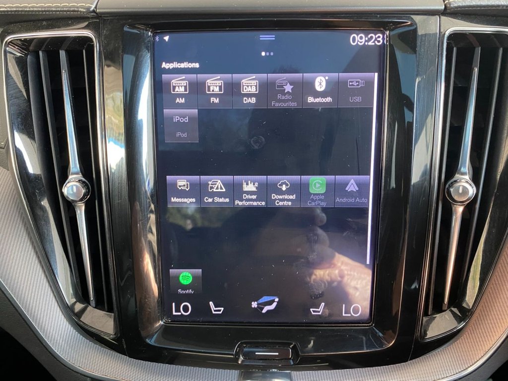USED 2019 19 VOLVO XC60 2.0 D5 PowerPulse R-Design Pro SUV 5dr Diesel Auto AWD Euro 6 (s/s) (235 ps) HEATED SEATES, NAVIGATION, DAB
