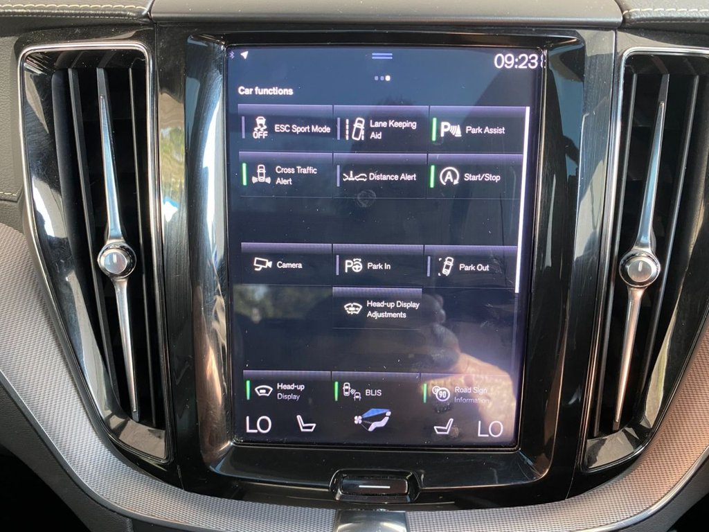 USED 2019 19 VOLVO XC60 2.0 D5 PowerPulse R-Design Pro SUV 5dr Diesel Auto AWD Euro 6 (s/s) (235 ps) HEATED SEATES, NAVIGATION, DAB