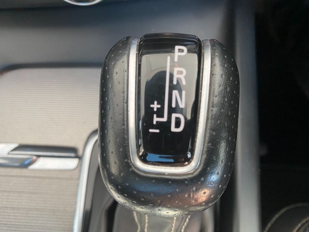 USED 2019 19 VOLVO XC60 2.0 D5 PowerPulse R-Design Pro SUV 5dr Diesel Auto AWD Euro 6 (s/s) (235 ps) HEATED SEATES, NAVIGATION, DAB