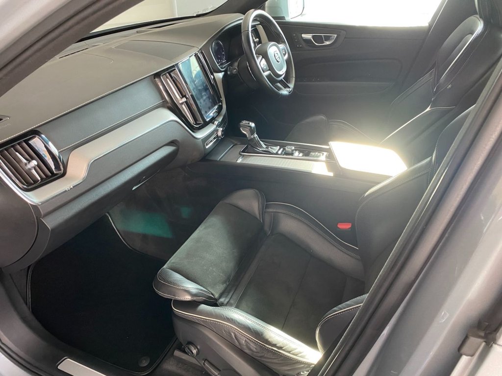 USED 2019 19 VOLVO XC60 2.0 D5 PowerPulse R-Design Pro SUV 5dr Diesel Auto AWD Euro 6 (s/s) (235 ps) HEATED SEATES, NAVIGATION, DAB