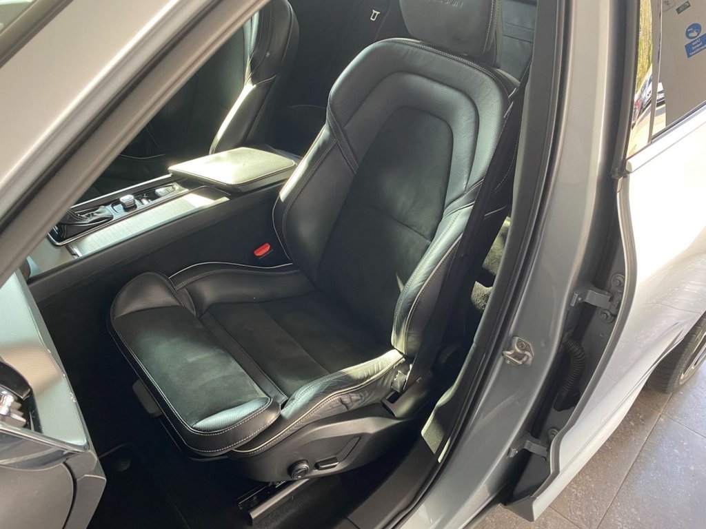 USED 2019 19 VOLVO XC60 2.0 D5 PowerPulse R-Design Pro SUV 5dr Diesel Auto AWD Euro 6 (s/s) (235 ps) HEATED SEATES, NAVIGATION, DAB