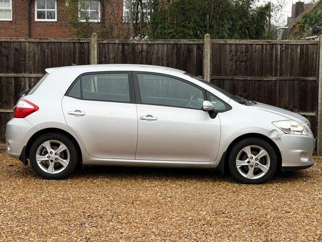 2010 Toyota Auris - Photo 11