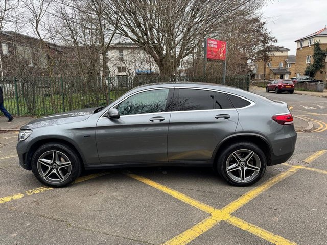 2022 Mercedes-Benz Glc 2L Amg Line 5dr - Photo 4