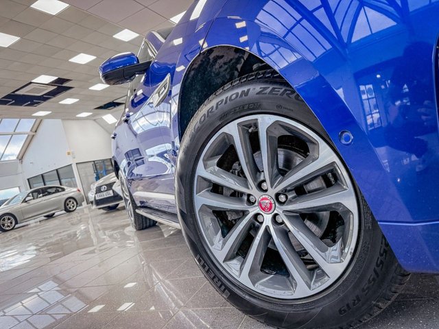 2019 Jaguar F-Pace 2L R-Sport 5dr - Photo 3