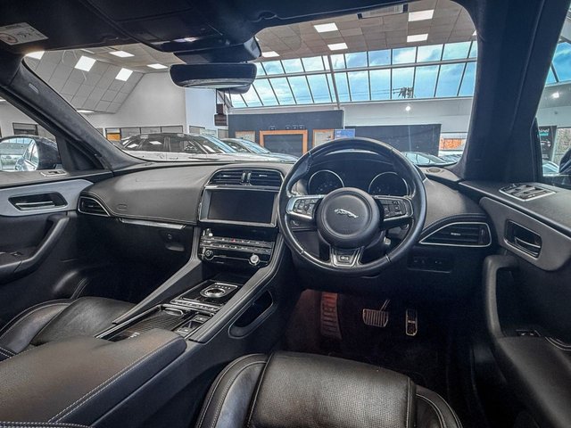 2019 Jaguar F-Pace 2L R-Sport 5dr - Photo 4