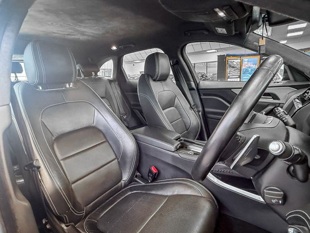 2019 Jaguar F-Pace 2L R-Sport 5dr - Photo 5