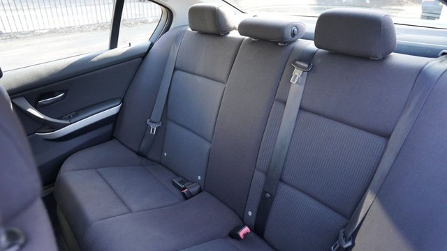 2009 BMW 3 SERIES 2.0 318i SE Saloon 4dr Petrol Manual Euro 4 (143 ps) - Photo 11