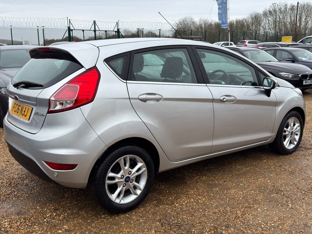 2016 FORD FIESTA 1.0T EcoBoost Zetec Hatchback 5dr Petrol Manual Euro 6 (s/s) (100 ps) - Photo 8
