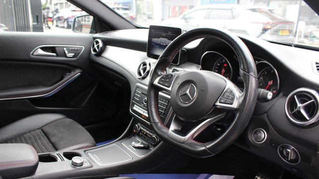 2019 MERCEDES-BENZ GLA (2019) - Photo 11