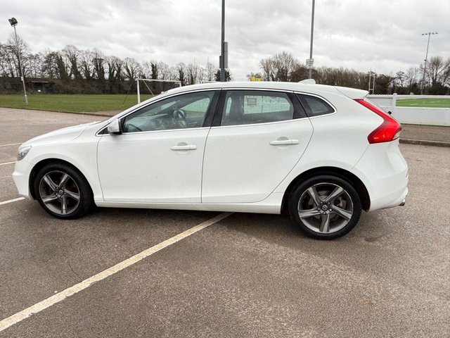 2015 Volvo V40 2L R-Design Nav 5dr - Photo 2