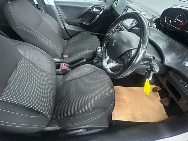 2017 PEUGEOT 208 - Photo 9