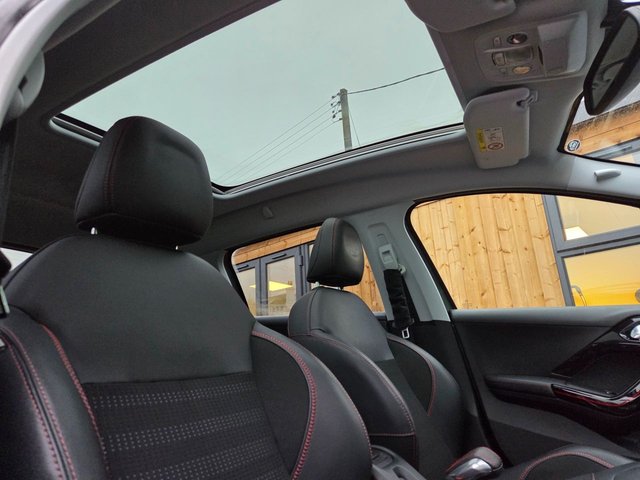 2019 PEUGEOT 2008 1.2 PureTech GPF GT Line SUV 5dr Petrol Manual Euro 6 (s/s) (110 ps) - Photo 12