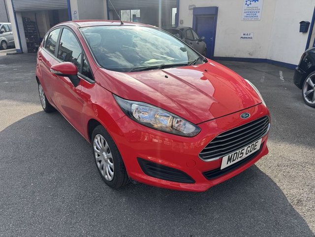 2015 Ford Fiesta 1.3L Style 5dr - Photo 2