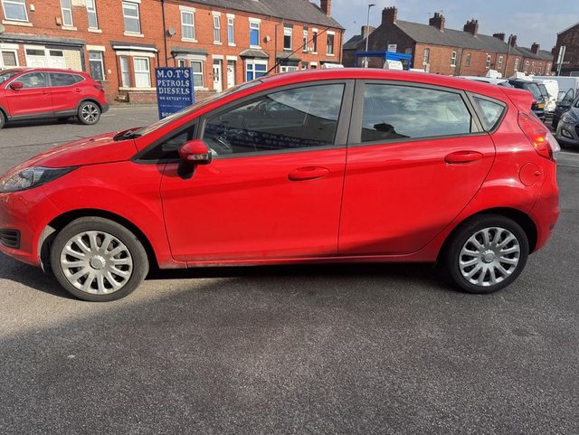 2015 Ford Fiesta 1.3L Style 5dr - Photo 3