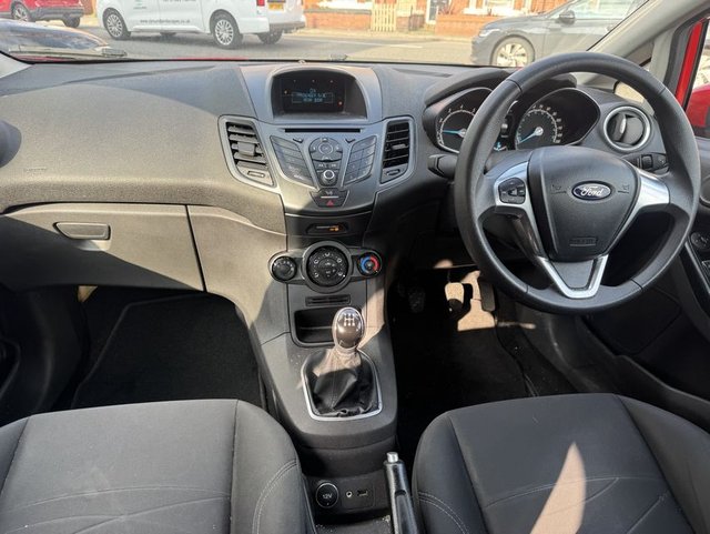 2015 Ford Fiesta 1.3L Style 5dr - Photo 6