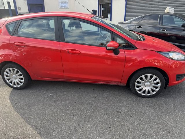2015 Ford Fiesta 1.3L Style 5dr - Photo 9