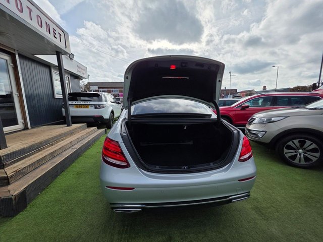 2018 MERCEDES-BENZ E-CLASS 2.0 E220d SE Saloon 4dr Diesel G-Tronic+ Euro 6 (s/s) (194 ps) - Photo 12