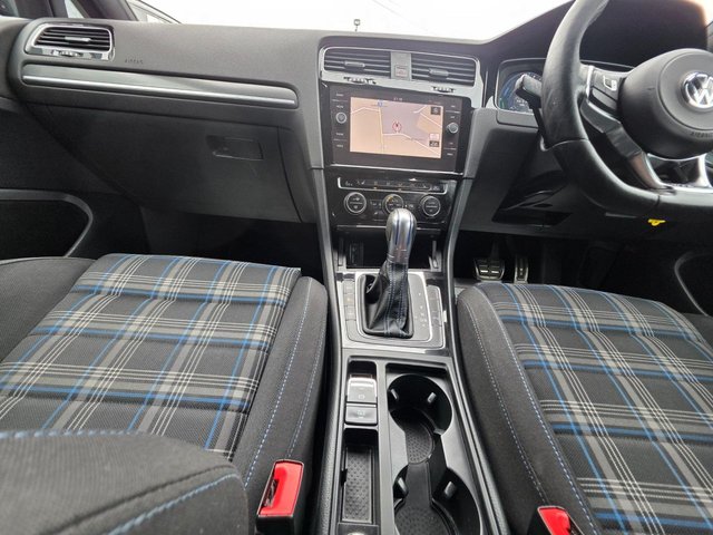 2017 VOLKSWAGEN GOLF 1.4 TSI 8.7kWh GTE Advance Hatchback 5dr Petrol Plug-in Hybrid DSG Euro 6 (s/s) (204 ps) - Photo 2