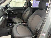 USED 2019 69 MINI COUNTRYMAN 1.5 Cooper Classic SUV 5dr Petrol Steptronic Euro 6 (s/s) (136 ps) 