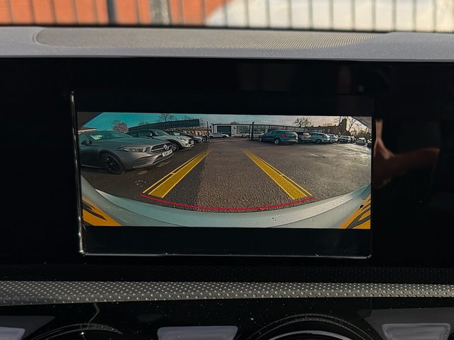 2020 MERCEDES-BENZ A-CLASS 1.3 A200 AMG Line Hatchback 5dr Petrol 7G-DCT Euro 6 (s/s) (163 ps) - Photo 4